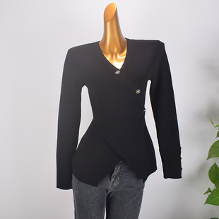 法式交叉V领针织衫女装 2025春秋新款设计感小众修身别致短款上衣