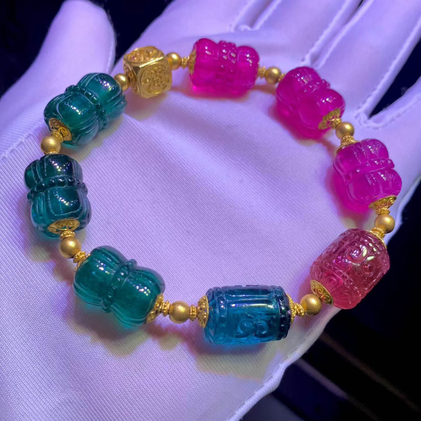 魅晶天然水晶晶体通透玻璃体红蓝色调碧玺莲花珠18k金款手链