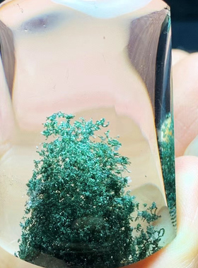 魅晶绿幽灵晶体通透吊坠