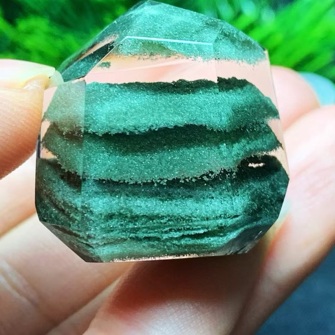 魅晶天然水晶晶体通透刚果全包裹绿幽灵千层金字塔随型吊坠