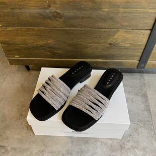 不灵不灵水钻凉拖鞋女夏外穿时尚高级感配裙子2025新款粗跟一字拖