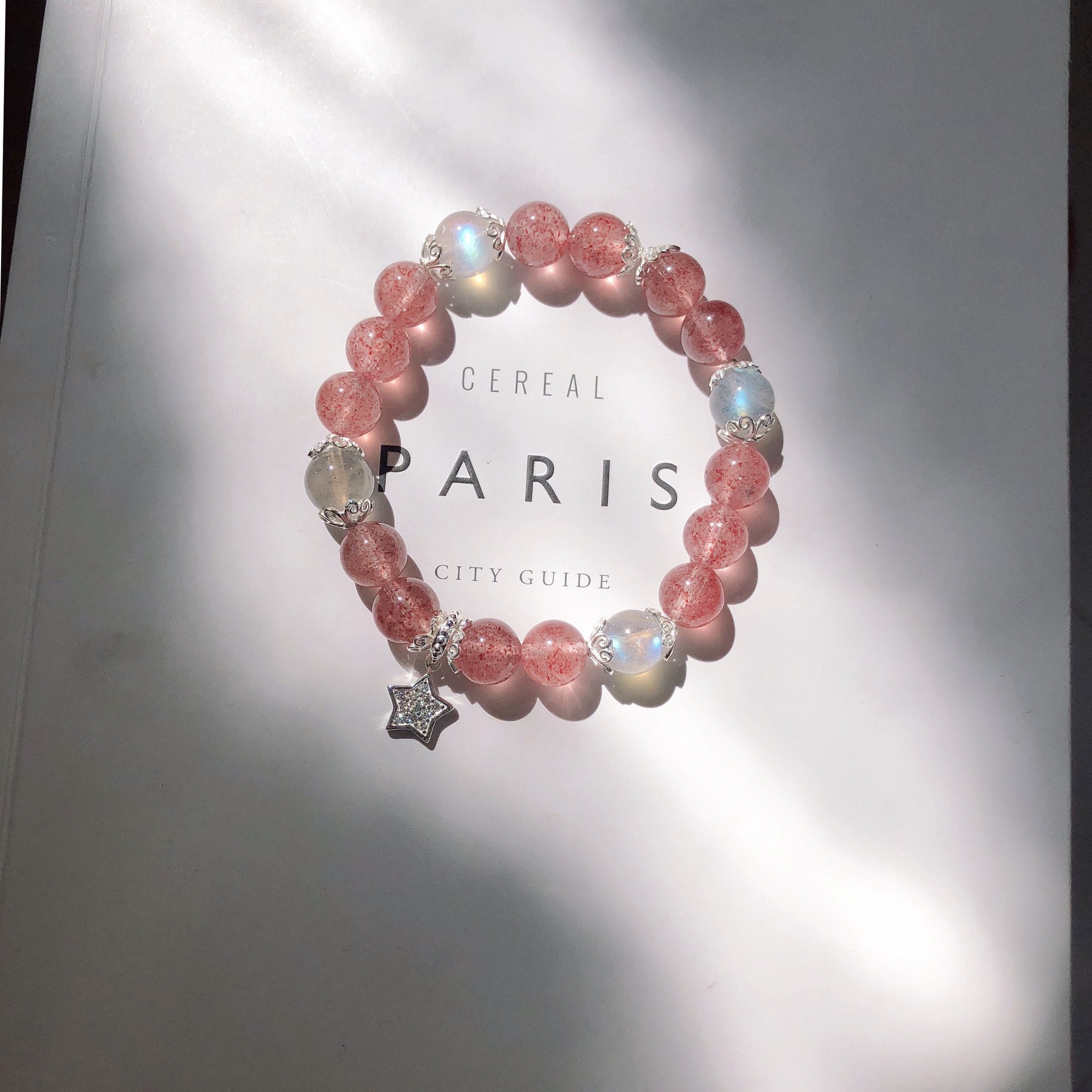 天然草莓晶月光石手链女款招桃花转运珠手串送女友闺蜜生日礼物