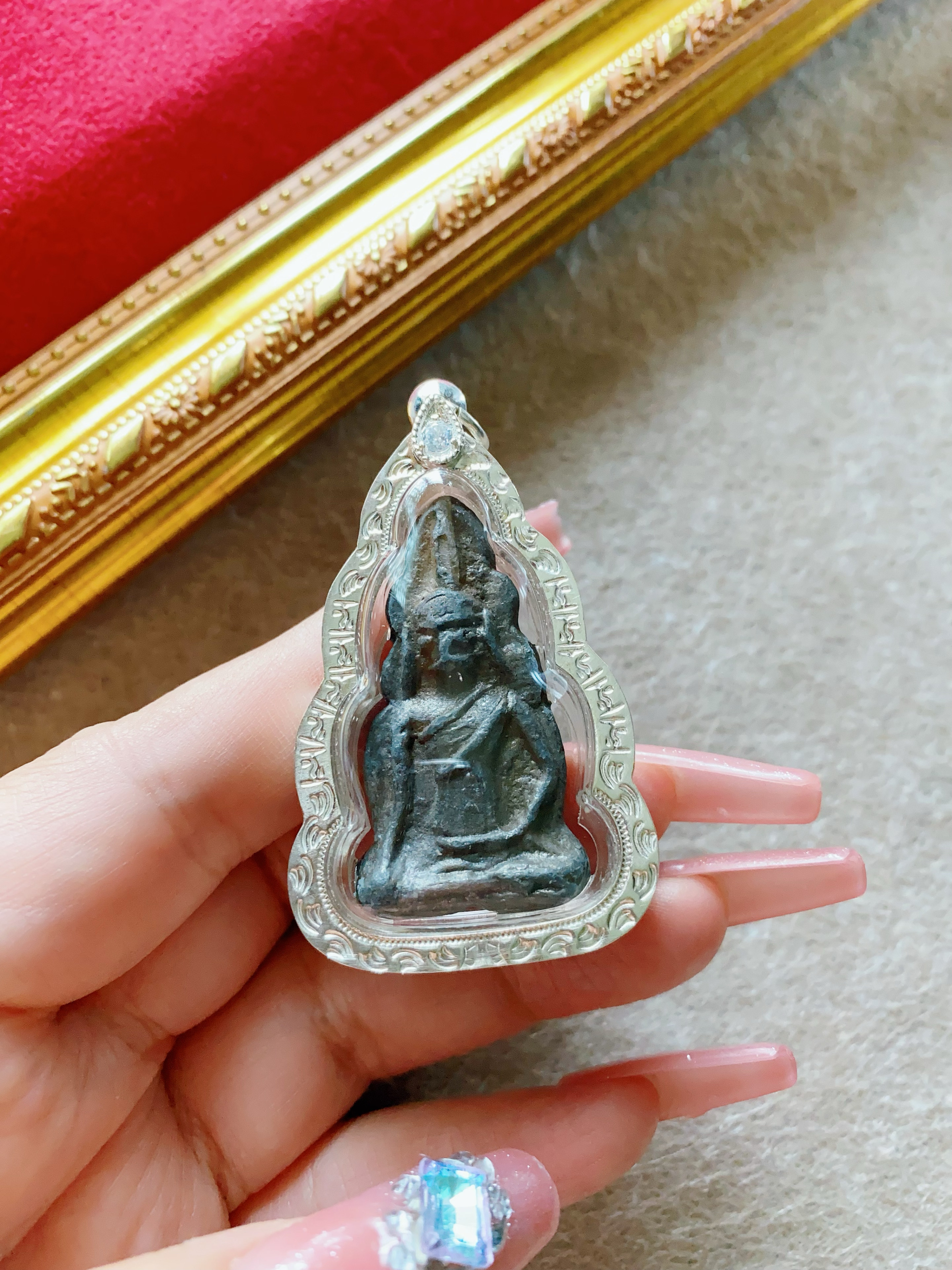 好运来泰国特色佛牌阿赞诺拉帕 力泥南帕亚女王 银壳吊坠挂件摆件