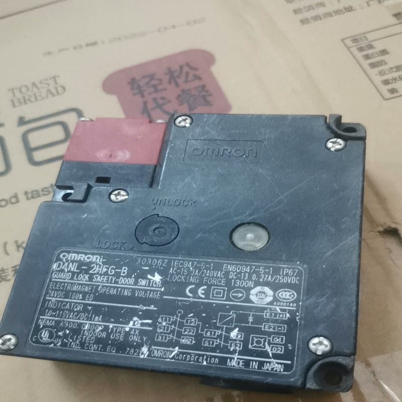 议价OMRON电磁安全门锁 实物拍摄 磁安全门开关D4NL-