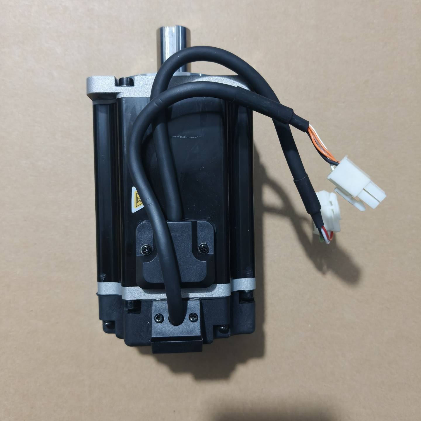 议价禾川伺服电机750W，型号SV-X1MH075A-N2LN，