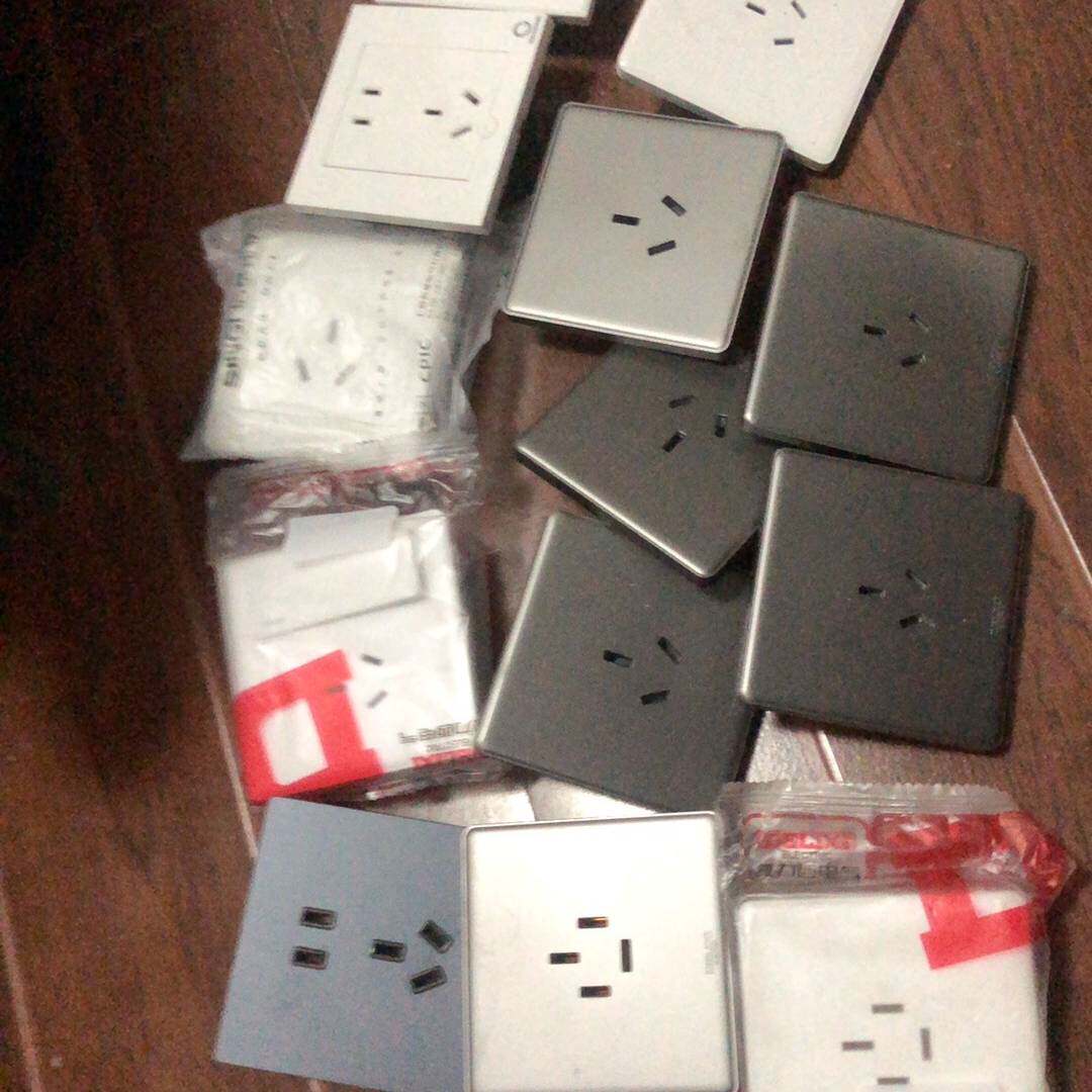 议价德力西插座8个，欧派插座3个  还有几个