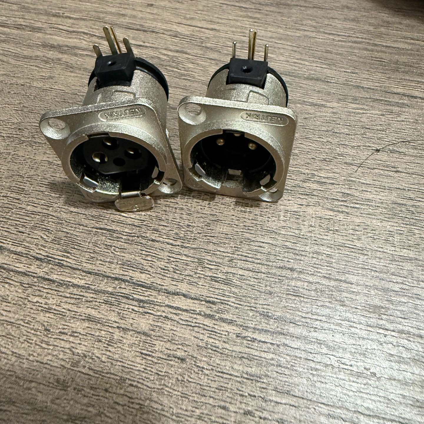 议价全新 NC3MD-H瑞士纽崔克NEUTRIK优曲克三芯卡