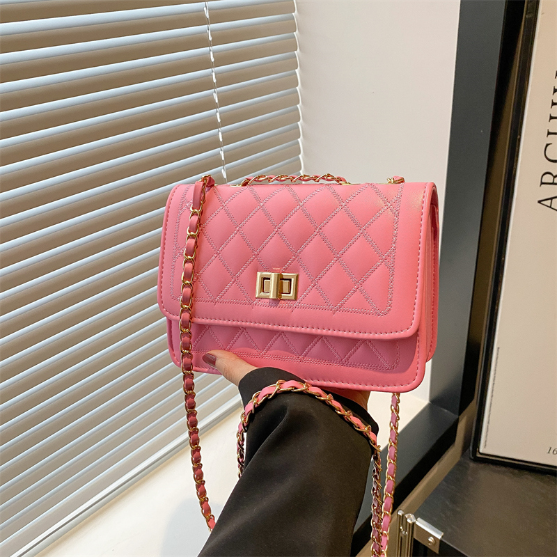 菱格纯色链条小方包2025冬季新款潮流时尚单肩包简约洋气斜挎女包