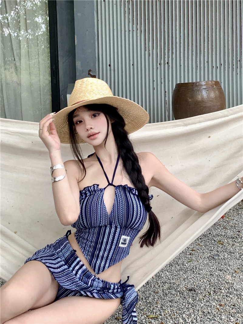 泳衣女高级感分体比基尼裙式三角三件套纯欲挂脖抽绳碎花性感泳装