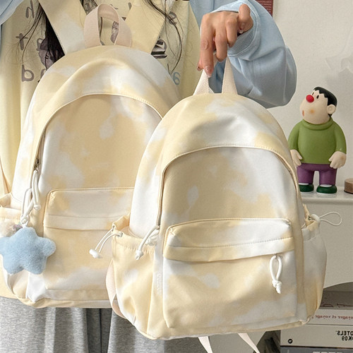 新款印花书包女学生日系简约百搭少女通勤双肩包时尚旅行轻便背包