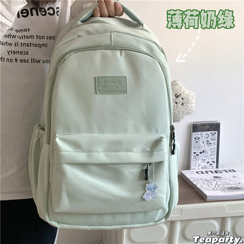 背上就是乖乖女校园风纯色双肩包