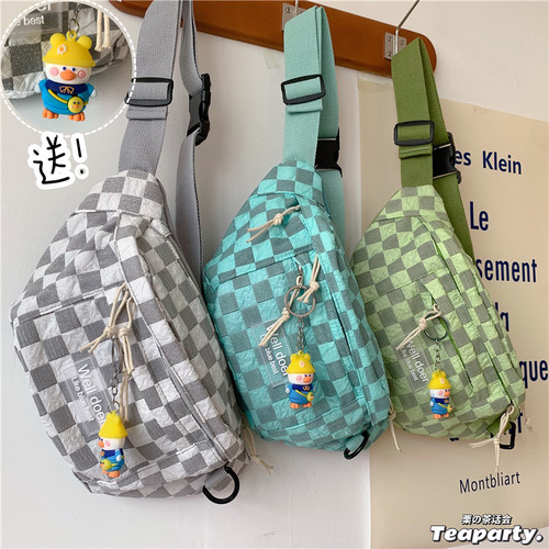 日系原宿小众复古格子胸包