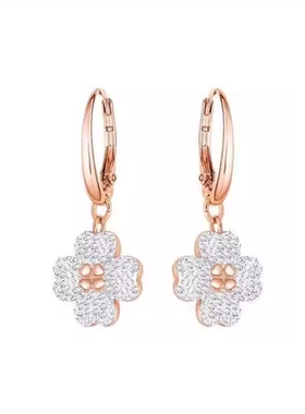 女四叶草黑白四叶草黑白项