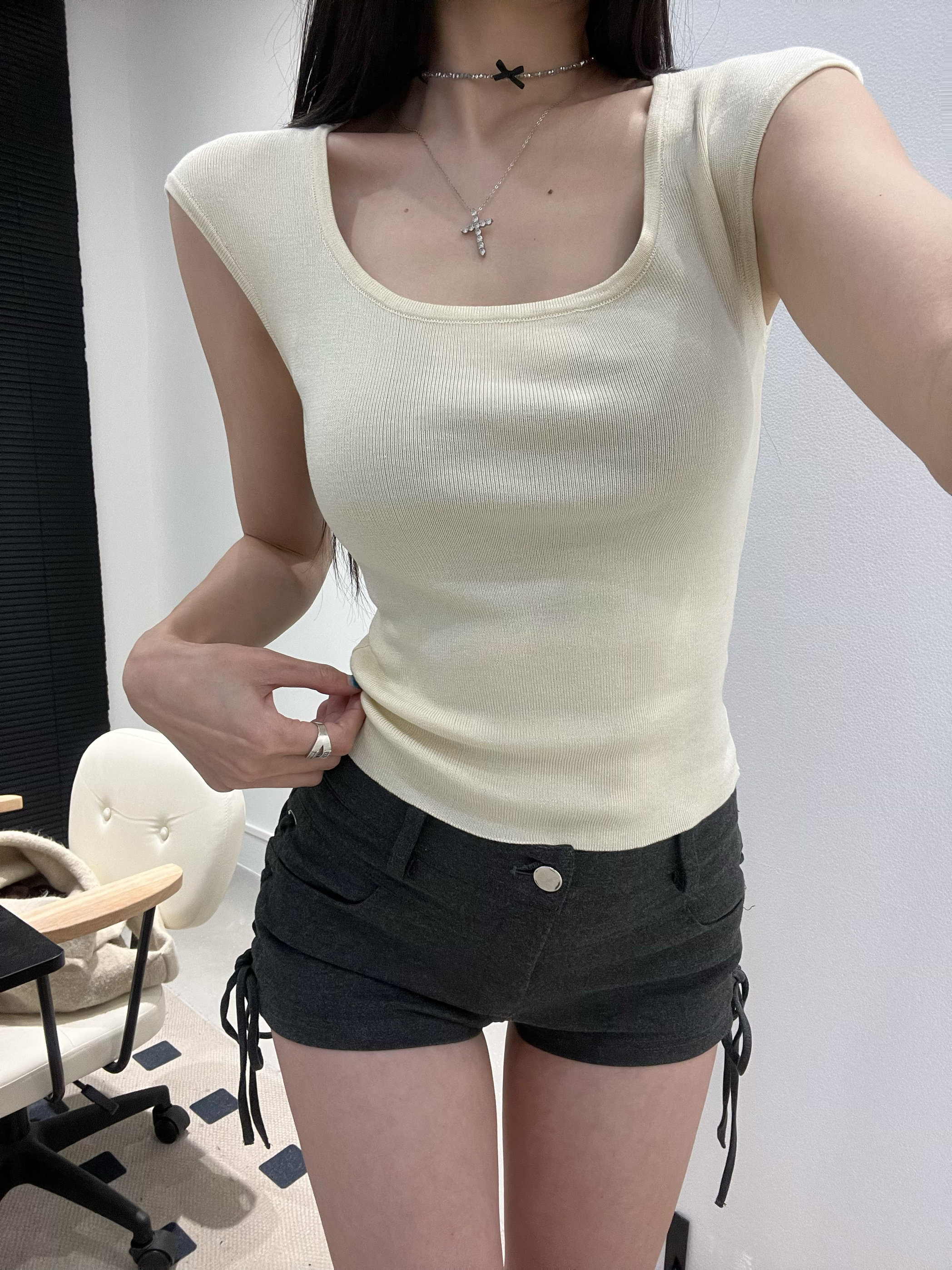 米杏色短袖正肩t恤女修身显瘦大u领无袖遮肚子高腰针织背心上衣