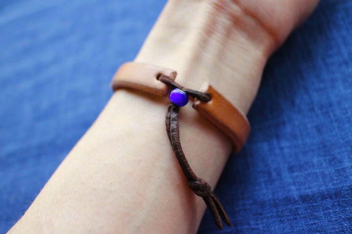 手工定制 日本枥木多脂革 枥木鞍革 手环 配鹿皮绳琉璃珠调节