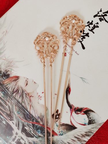 古风供养人发钗坦领明制并蒂莲花