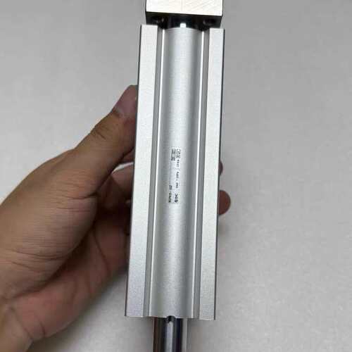 SMC三杆气缸MGPM25-100Z 原装正品，最大压力1.--议价商品