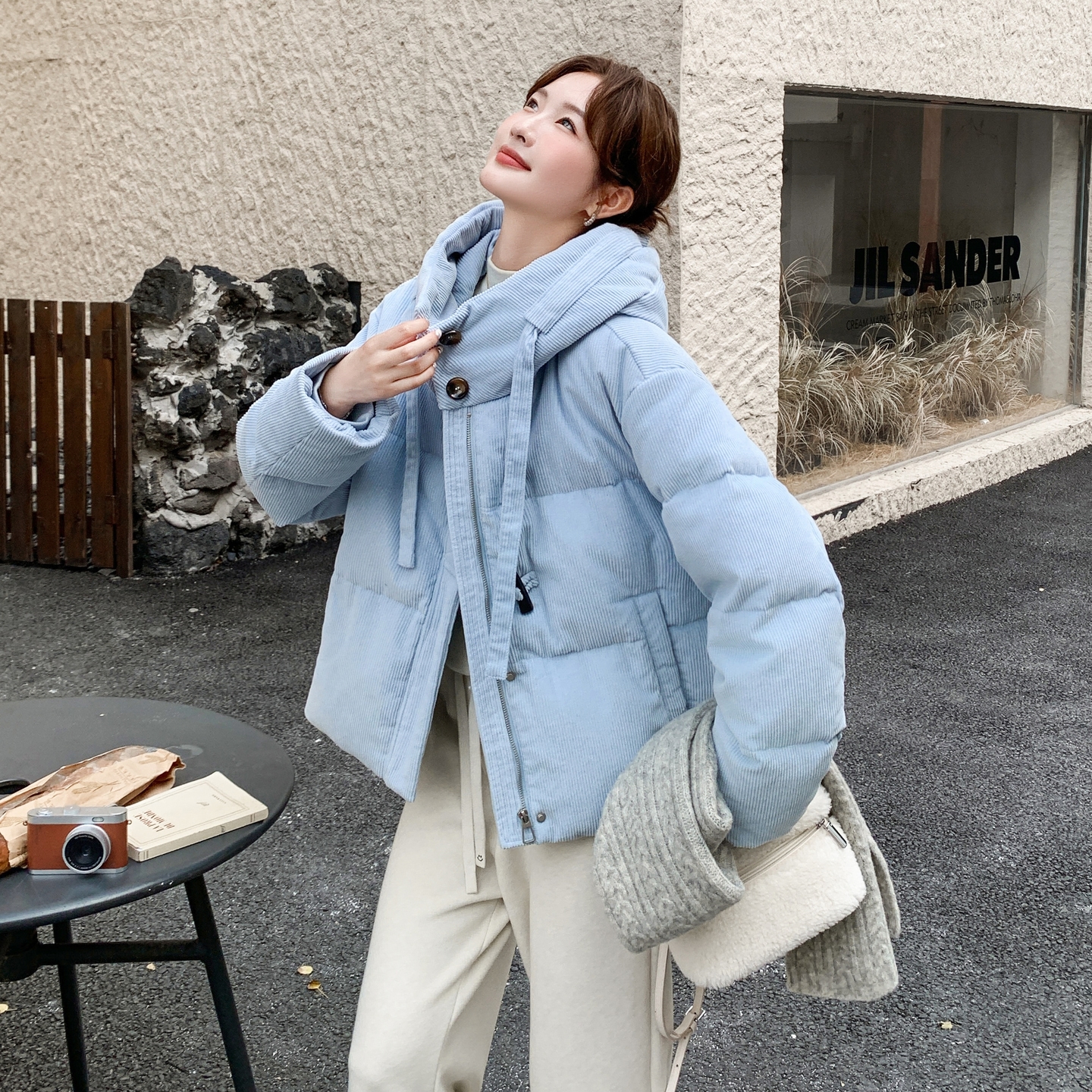 2025蓝呼呼流行牛角扣灯芯绒连帽女羽绒B127A-8019-P320K480,女装羽绒服,浙宝127A 2025蓝呼呼流行牛角扣灯芯绒连帽女羽绒B127A-8019-P320K480,女装羽绒服,浙宝127A