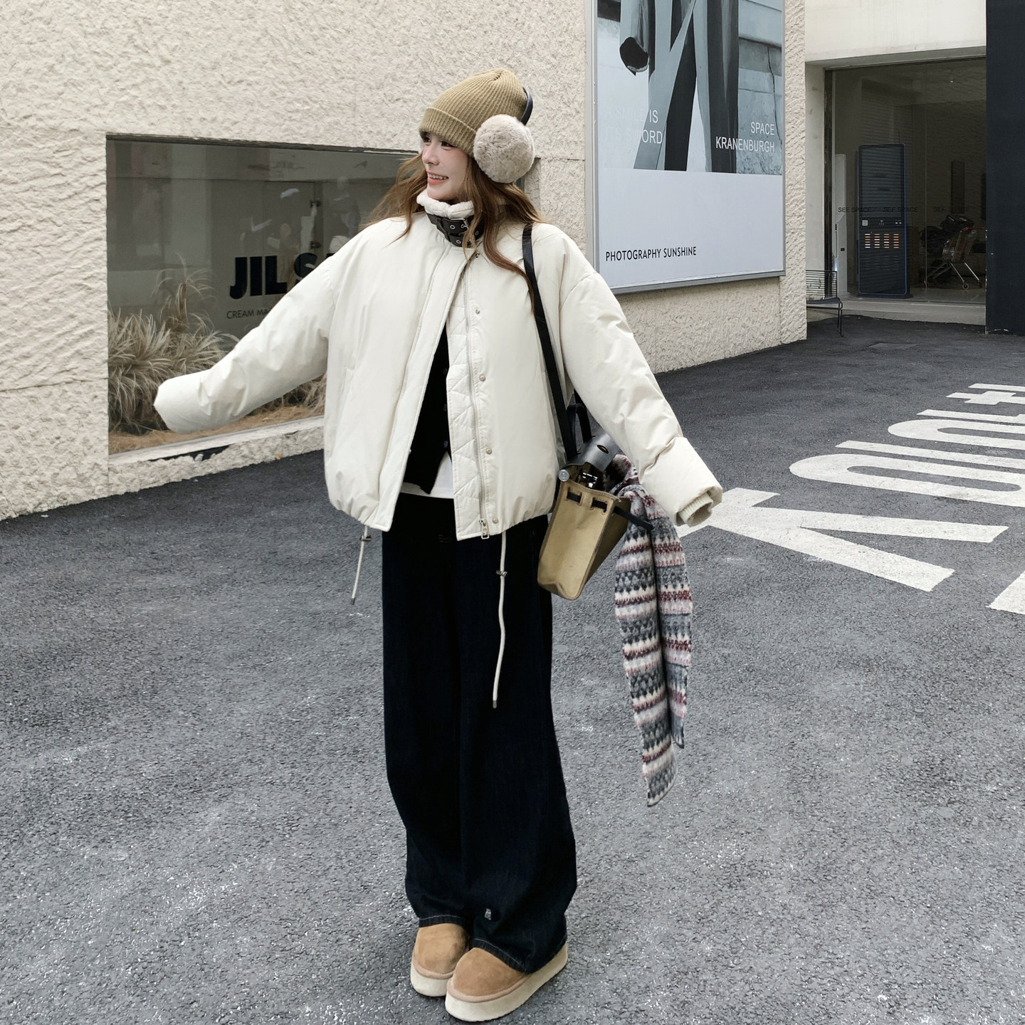2025羊羔毛拼接翻领米白羽绒服女B127A-8031-P305K456,女装羽绒服,浙宝127A