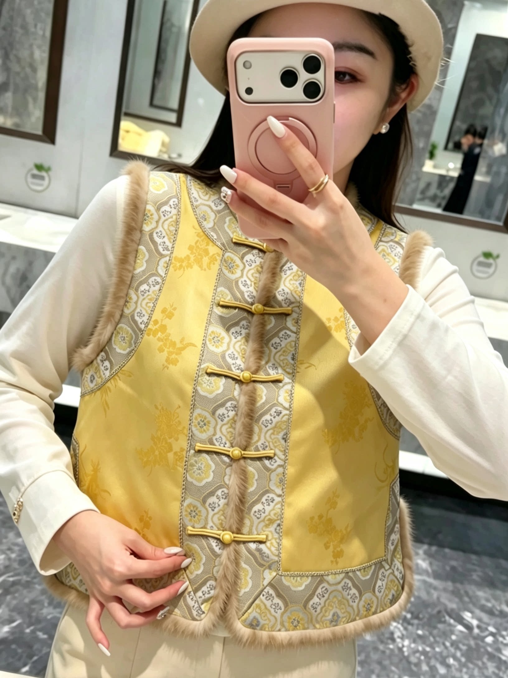 秋冬两面穿宋锦马甲夹棉保暖水貂毛包边明黄盘扣中式背心