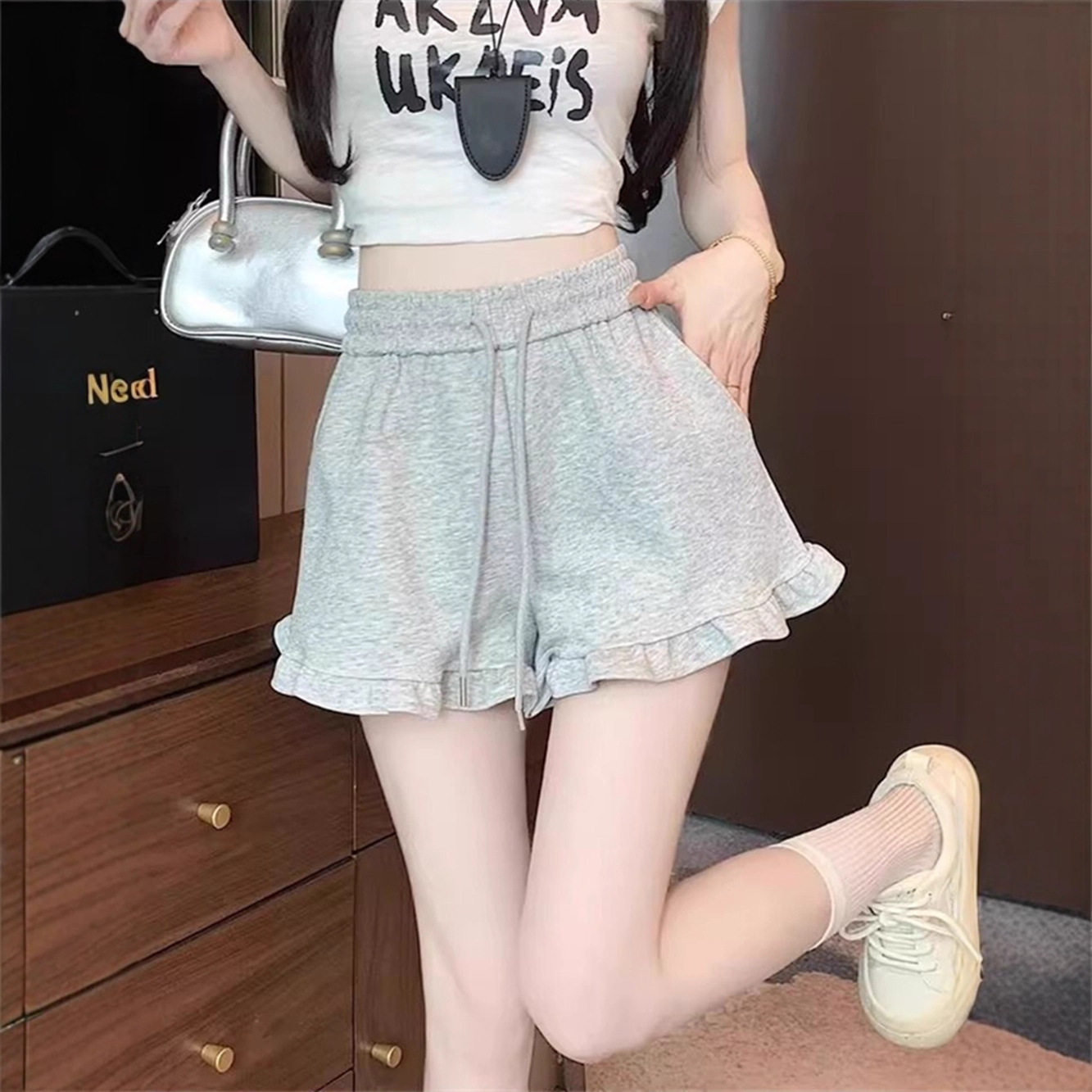 灰色夏季高腰A字木耳边短裤女