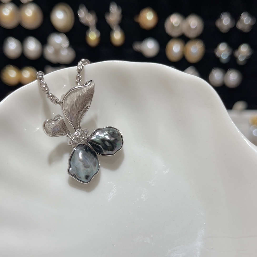 油亮大溪地无核keshi双珠蝴蝶包镶吊坠(不含链）S925银万能扣