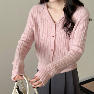 女软糯羊毛毛衣上衣 2025秋冬粉色V领针织开衫 糖安妮 温柔奶系