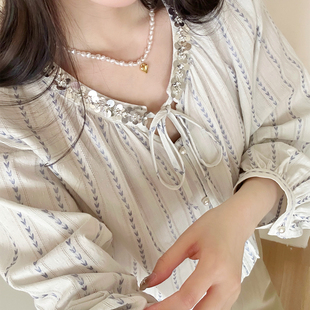 糖安妮 女春夏系带V 领泡泡袖 宽松温柔风上衣 重工亮片领条纹衬衫