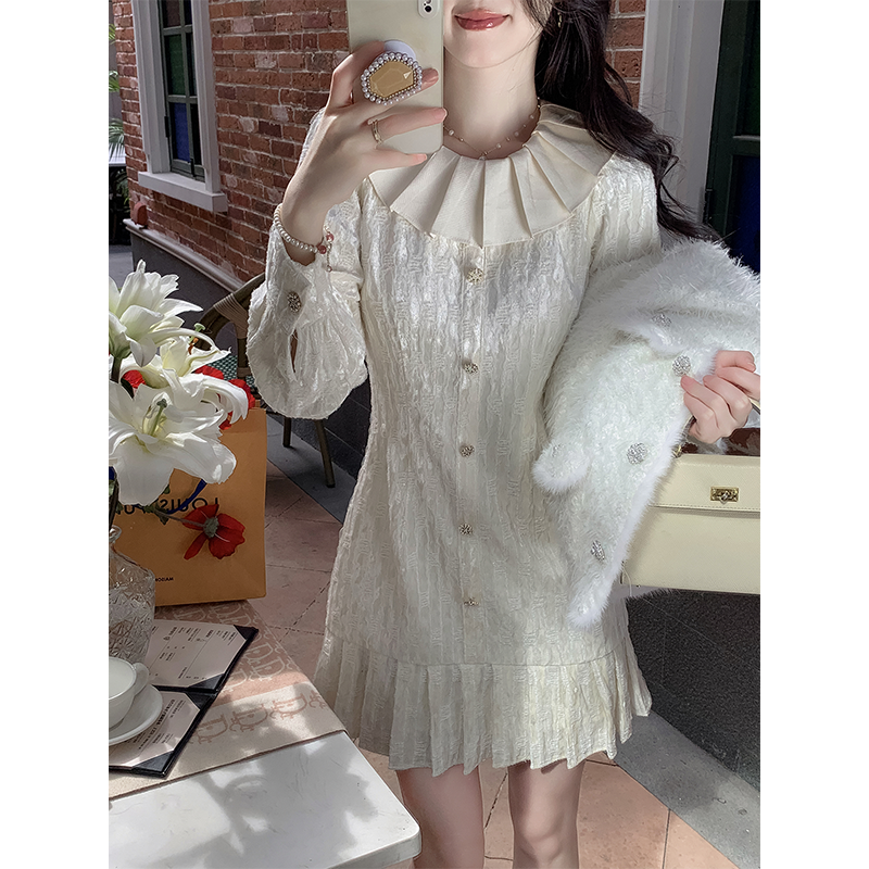 鱼兔子的兔子娃娃领连衣裙女秋冬2023新款甜美复古压褶a摆短裙子