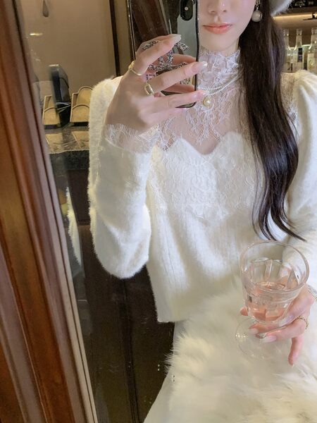 Woman wearing a white lace dress or top in a mirror selfie