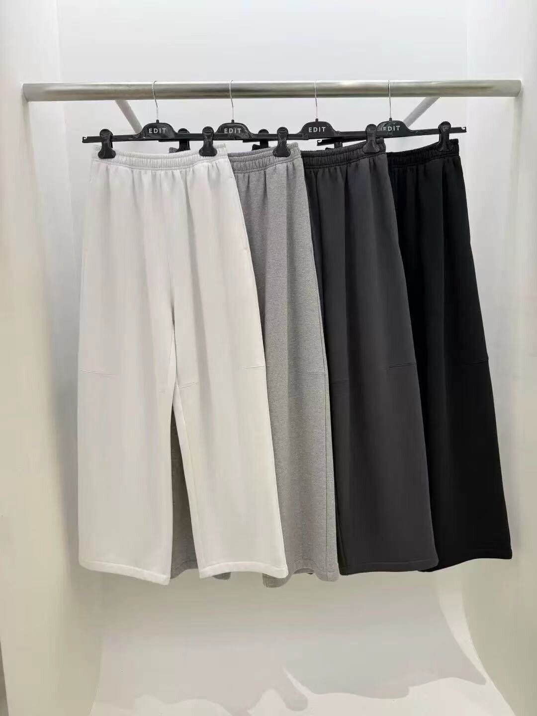 现韩国东大门edit女2025秋冬松紧腰纯色宽松加绒直筒休闲卫裤