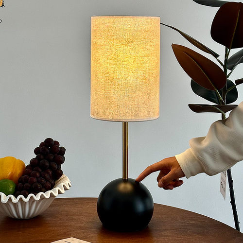 北欧设计酒店样板间美式简约台灯卧室床头灯客厅创意温馨个性桌灯 - 封面