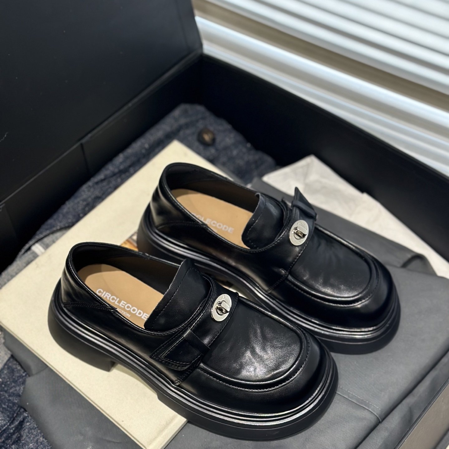 圆典英伦厚底粗跟通勤乐福鞋女