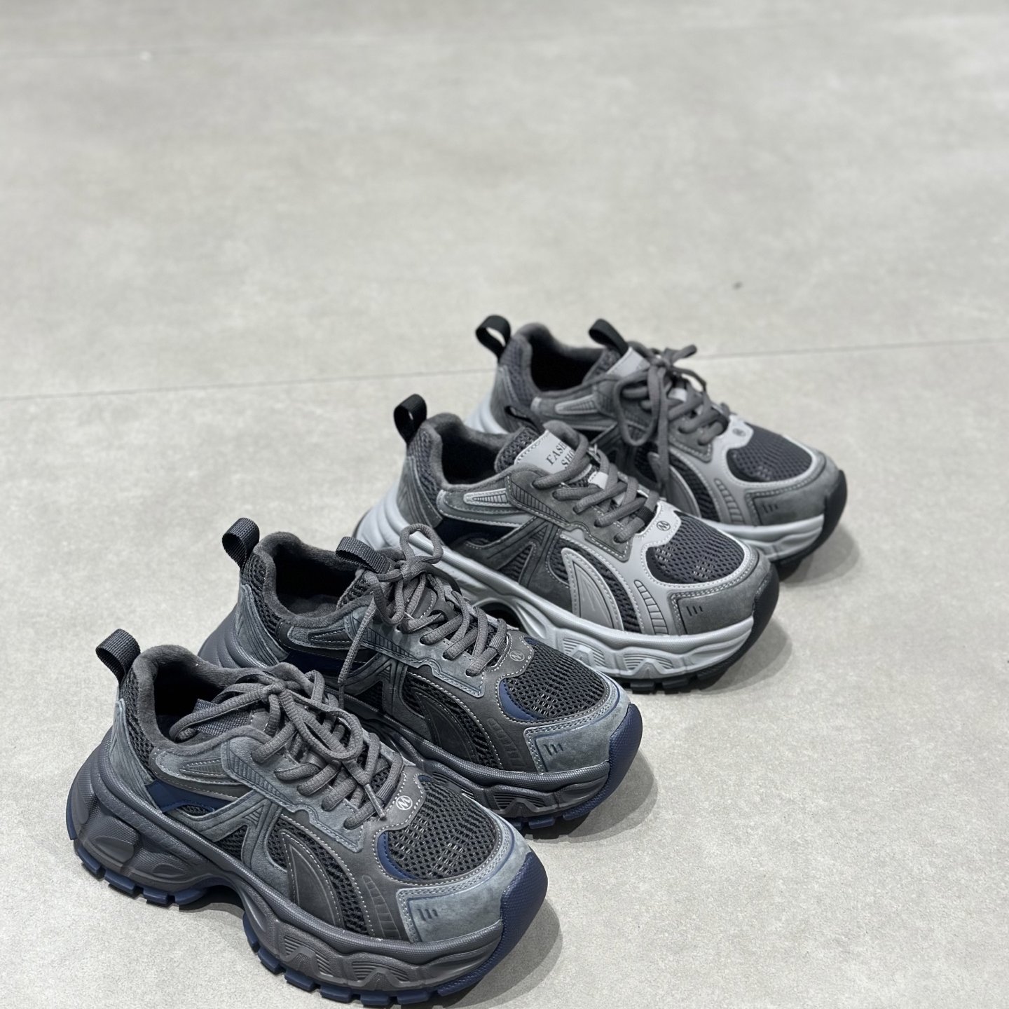 圆典2025冬季新款加绒厚底老爹鞋