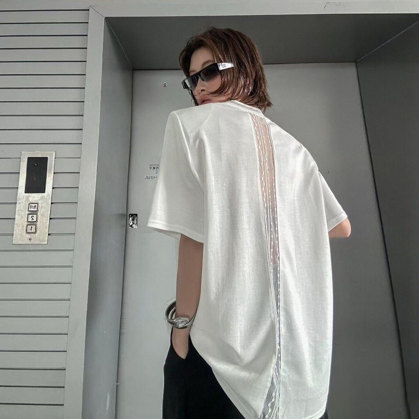后背蕾丝拼接t恤女宽松韩版慵懒风v领纯棉正肩t恤夏新款垫肩上衣