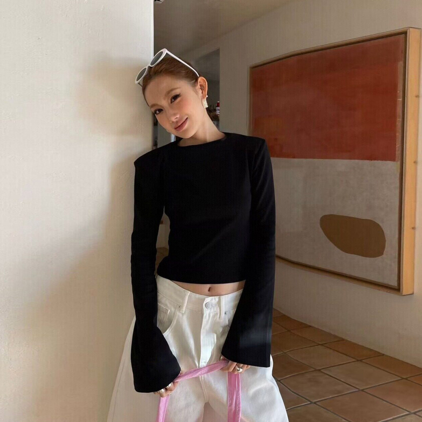 喇叭袖上衣女2026春秋新款白色长袖T恤女修身圆领显瘦百搭打底衫