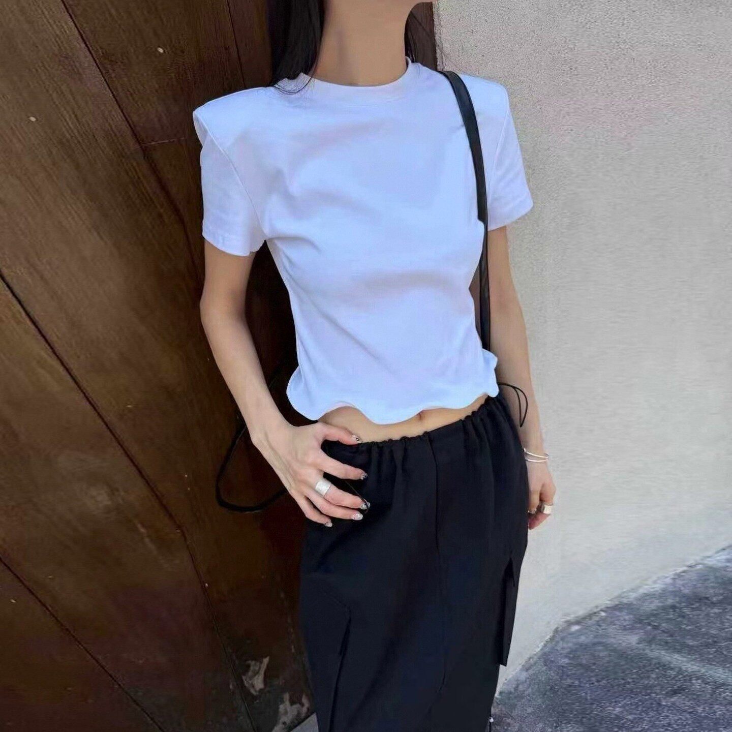 2026夏新款正肩短袖t恤女短款不规则甜酷辣妹风修身显瘦垫肩上衣