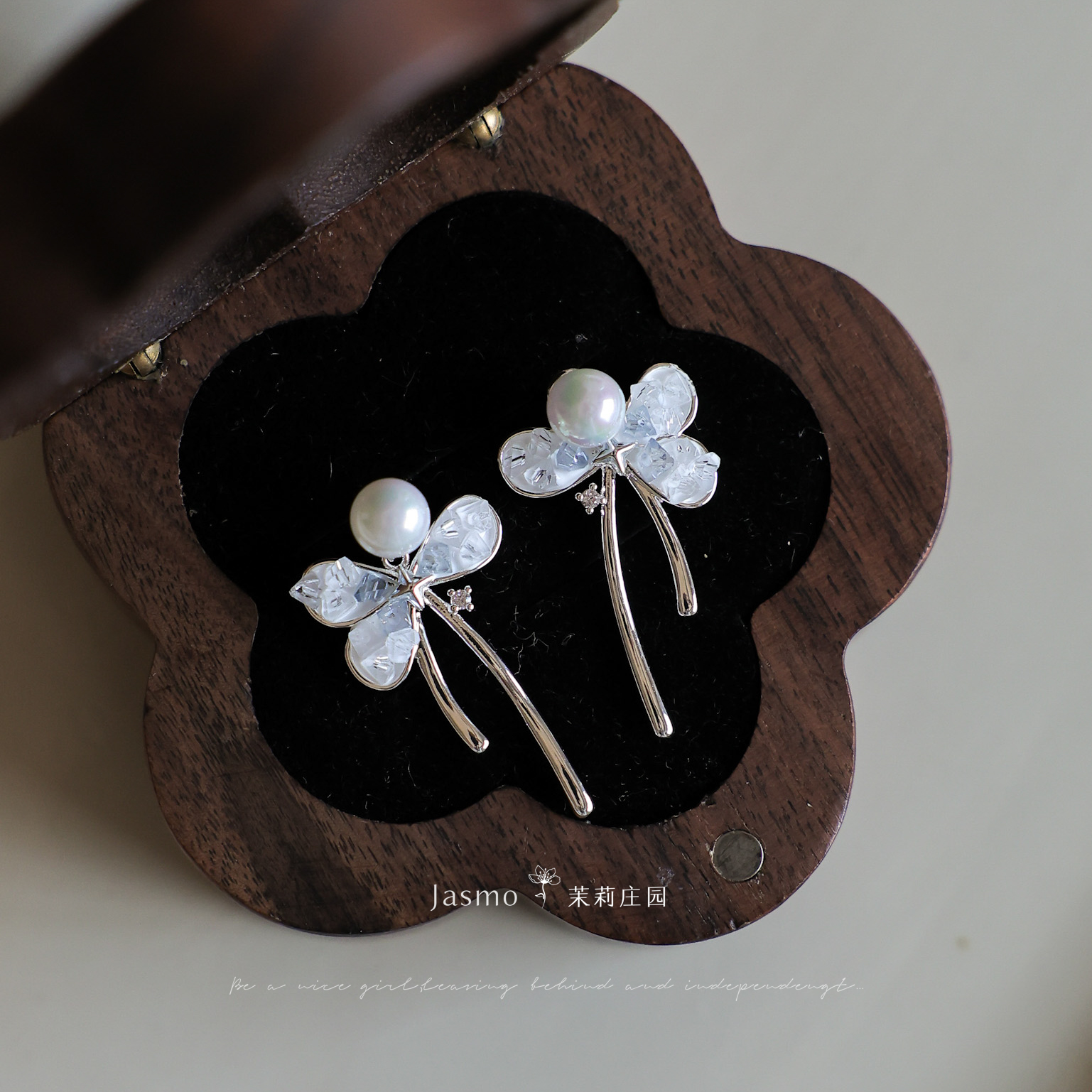 蓝色渐变玻璃高级蝴蝶珍珠耳钉