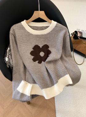 条纹圆领刺绣花朵针织衫女早秋单穿小香风宽松慵懒穿搭上衣 52585