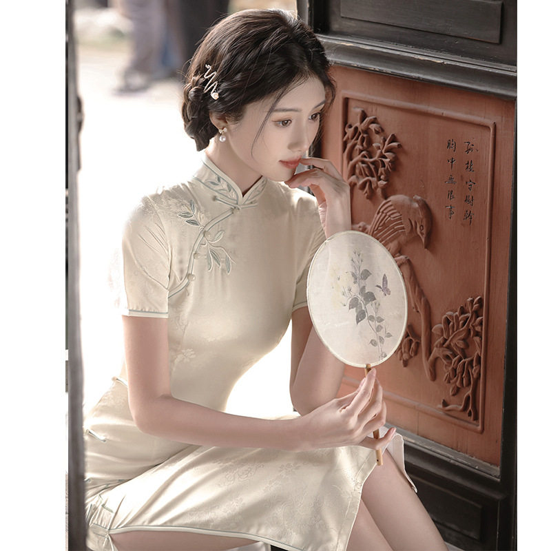 改良旗袍新款2026年夏季年轻款少女连衣裙新中式气质白色平时可穿