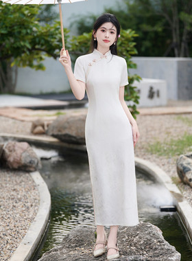 艾旗绣旗袍年轻款气质改良长款纯色素雅2026夏季新款旗袍