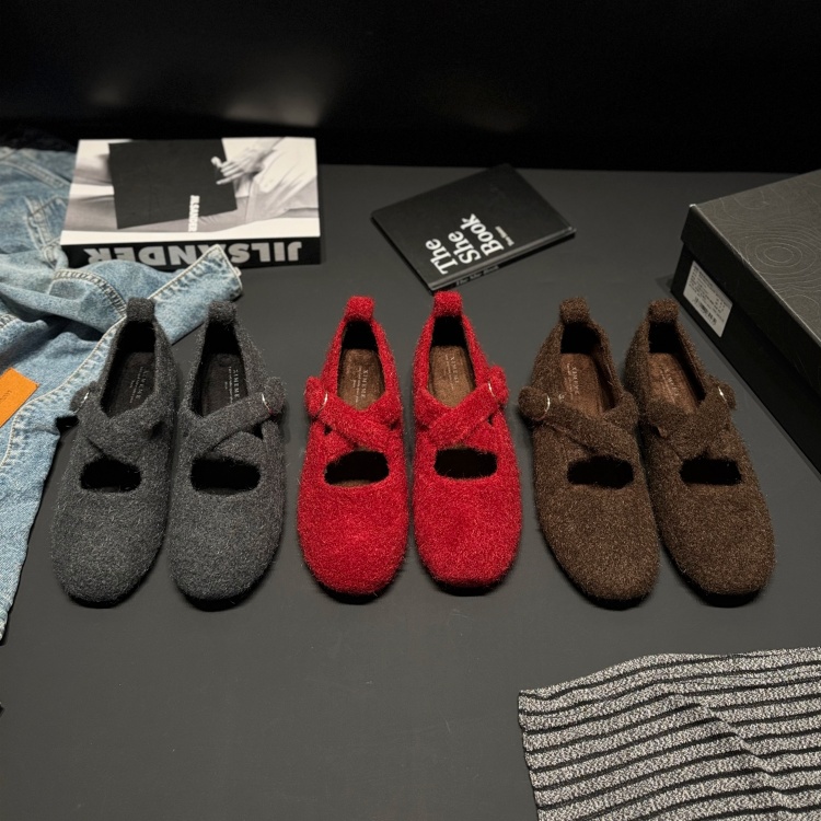 交叉带毛呢加绒浅口毛毛单鞋