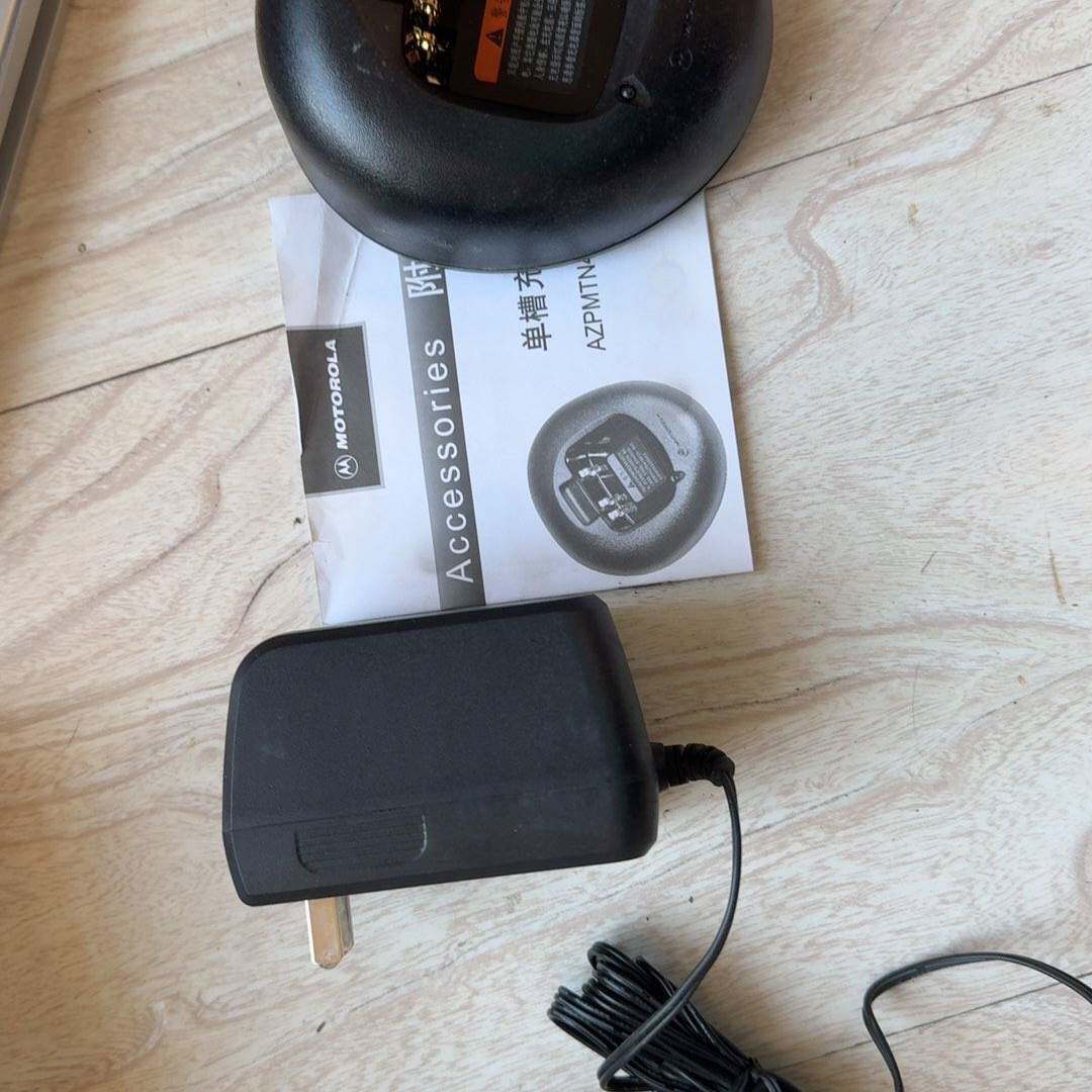 可维修摩托罗拉GP88S原装单槽充电器，型号AZPM