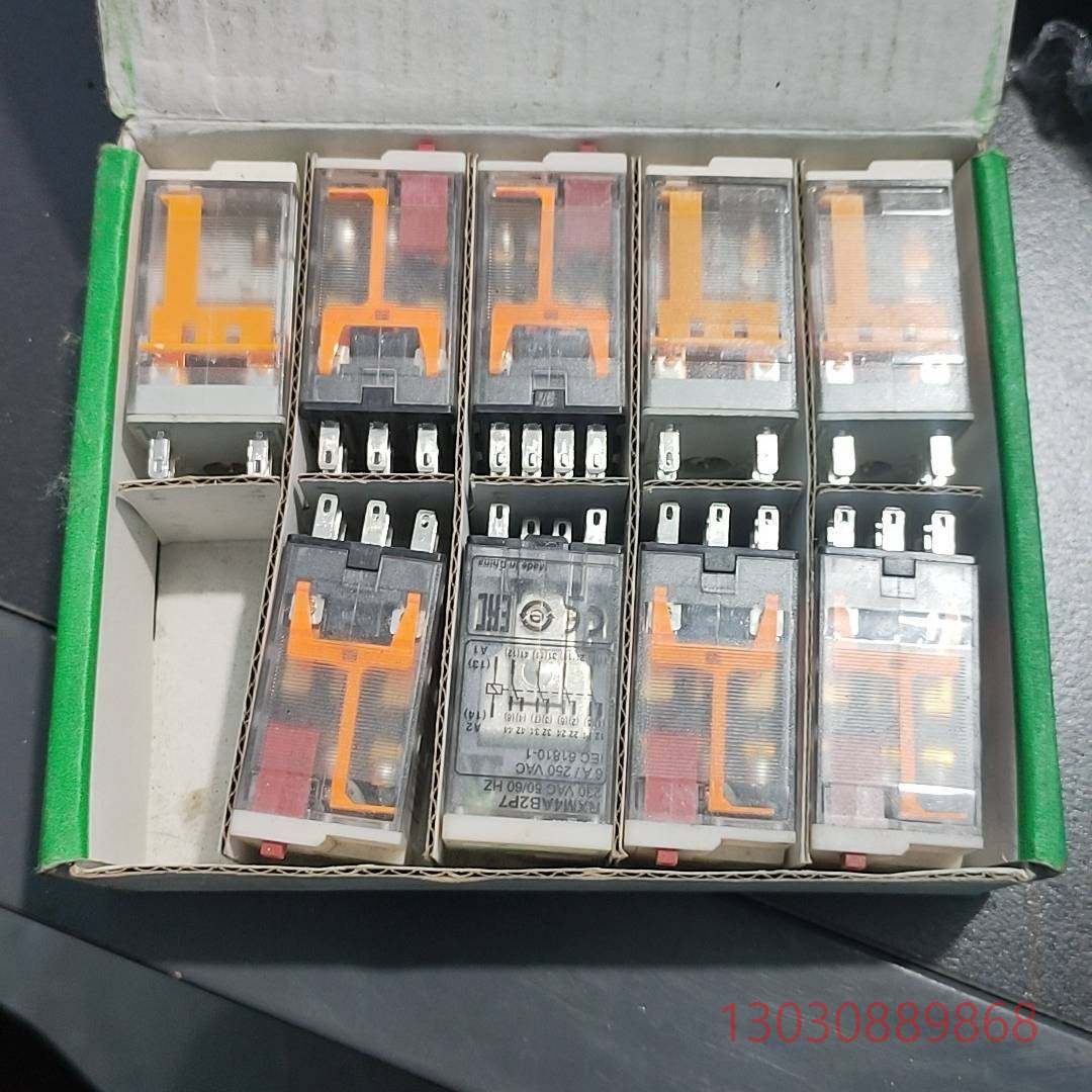 插拔式中间继电器RXM3AB2P7议价