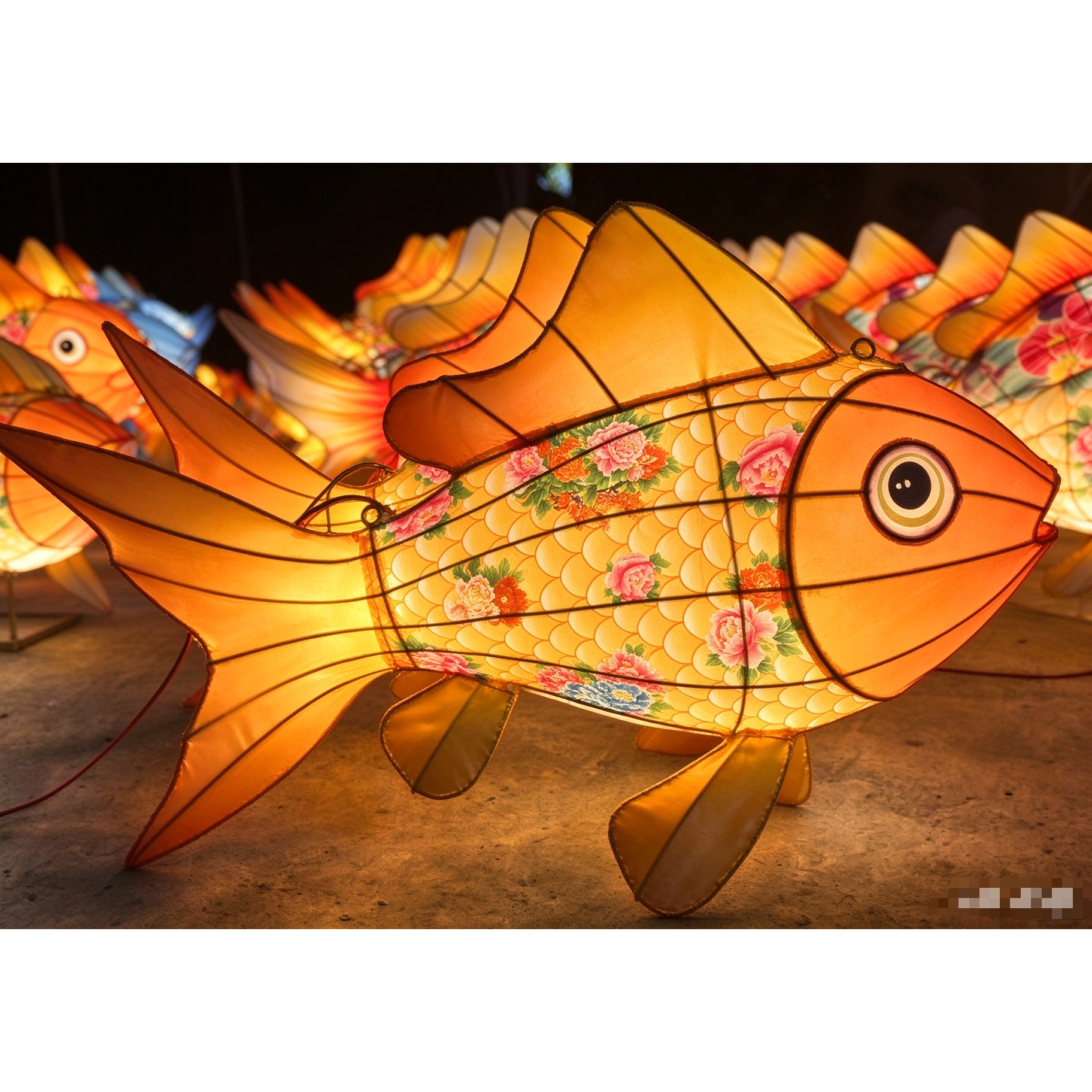 非遗锦鲤鱼花灯手工鱼形灯笼夜市集市亮化网红打卡节庆鱼灯