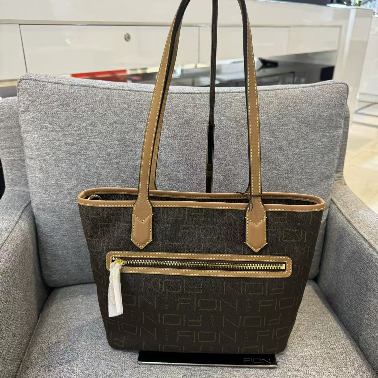 菲安妮2025新款时尚单肩腋下包复古手提大容量通勤FAAFJPP002