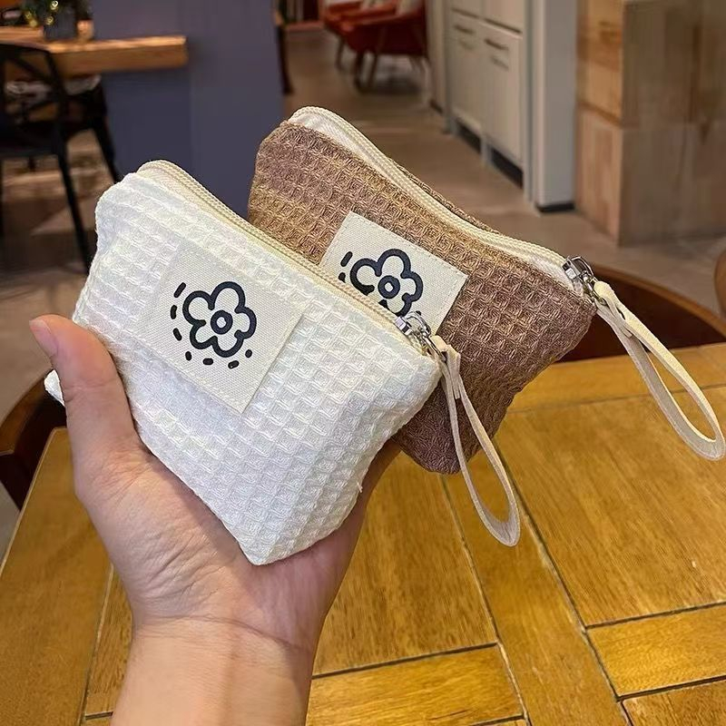 潮流简约可爱华夫格小花朵零钱包拉链口红包小巧便携手腕包化妆包