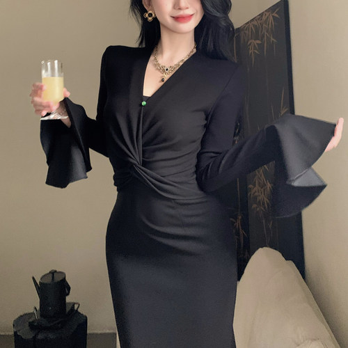 步步生莲V领连衣裙赫本小黑裙