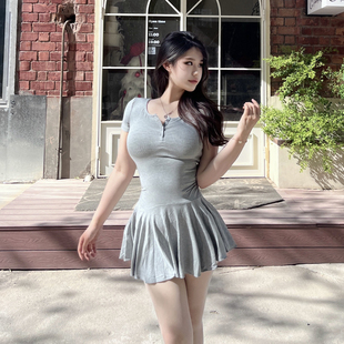 微胖MM显瘦遮肉遮胯丰满纯欲蓬蓬摆连衣裙少女辣妹短裙同色打底裤