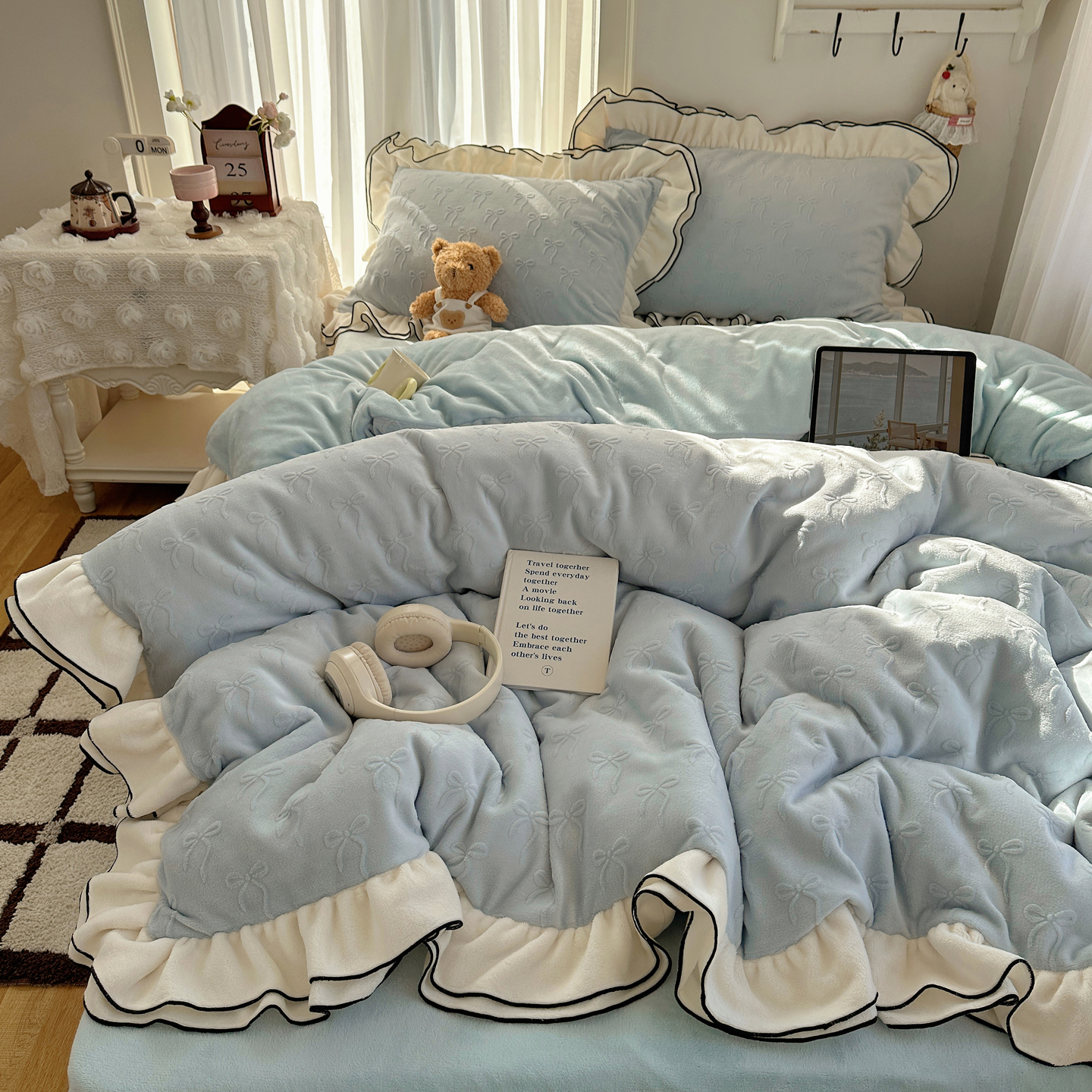 秋冬保暖雕花绒牛奶绒四件套